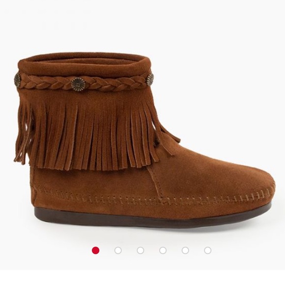 Minnetonka Shoes - Minnetonka Women’s High Top Back Zip Boot Size 6